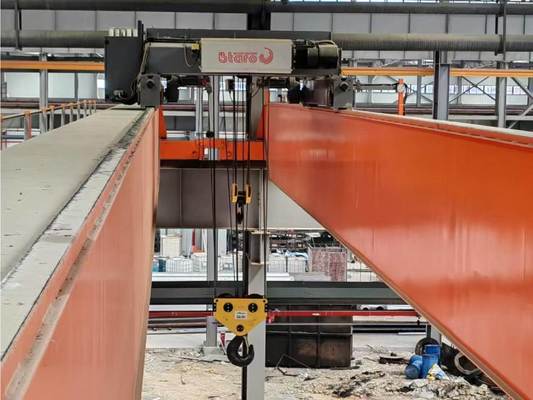 Động cơ nâng cầu châu Âu được trang bị dây cáp điện, tiếng ồn thấp và chi phí bảo trì thấp.