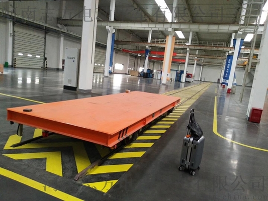 Xe tải có khả năng tải mạnh mẽ Đối với máy móc Di chuyển 360 độ xoay 30t Xe điện không theo dõi